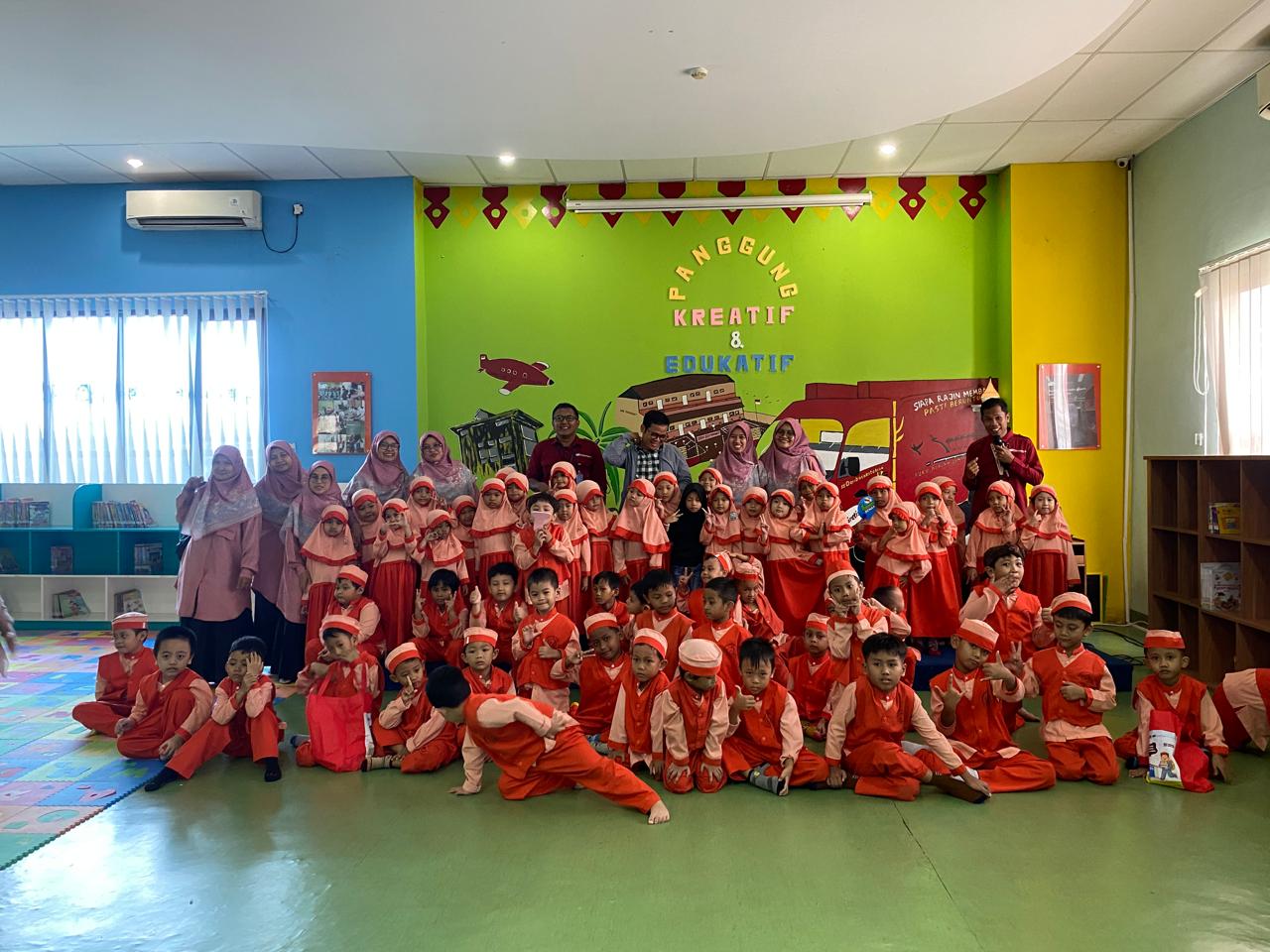 Wisata LiterAsyik Ke Perpustakaan Jakarta Timur Bersama TKI Al-Istiqomah